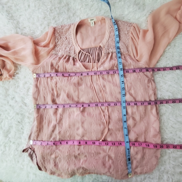 💥3/$25💥 Anthropologie Tiny Overlay Peasant Top - Picture 11 of 11